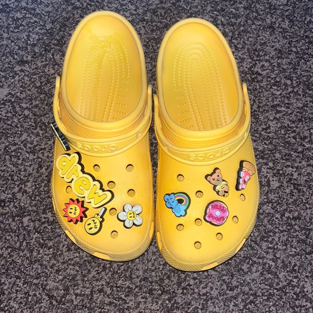 Justin bieber drew house crocs